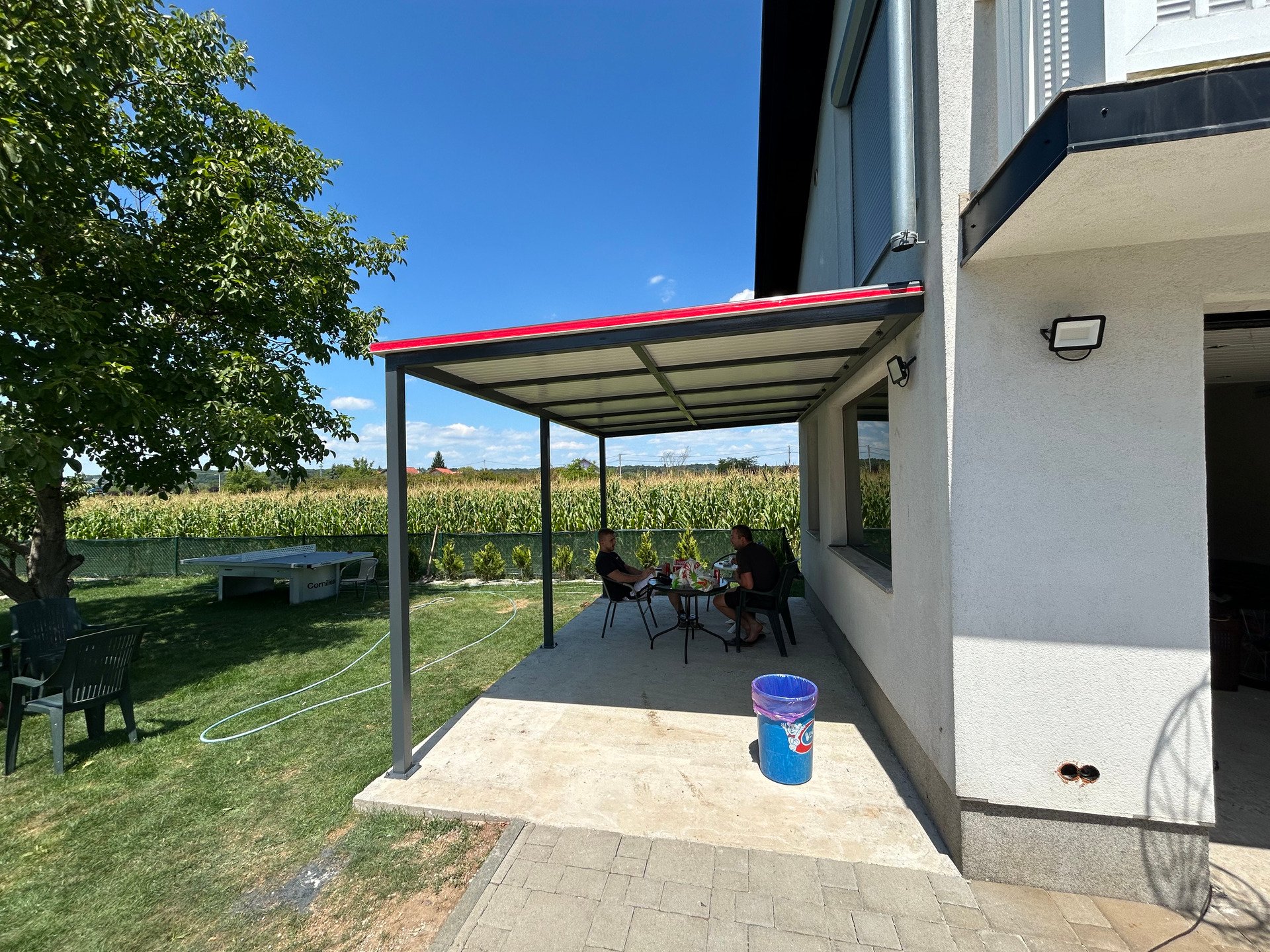 Moderna nadstrešnica