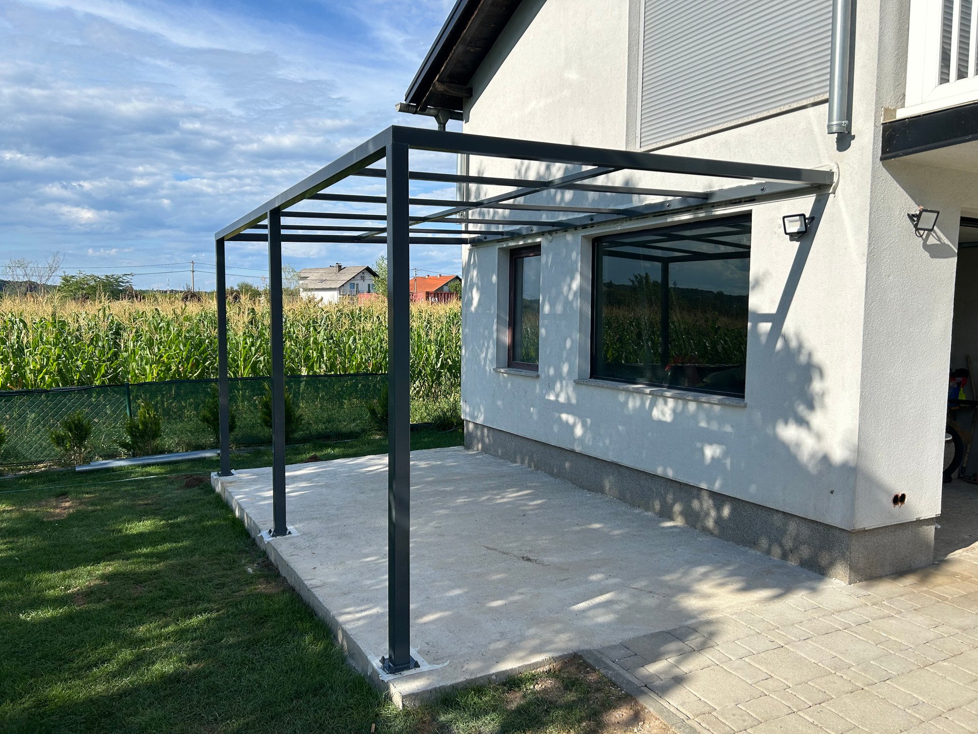 Moderna nadstrešnica