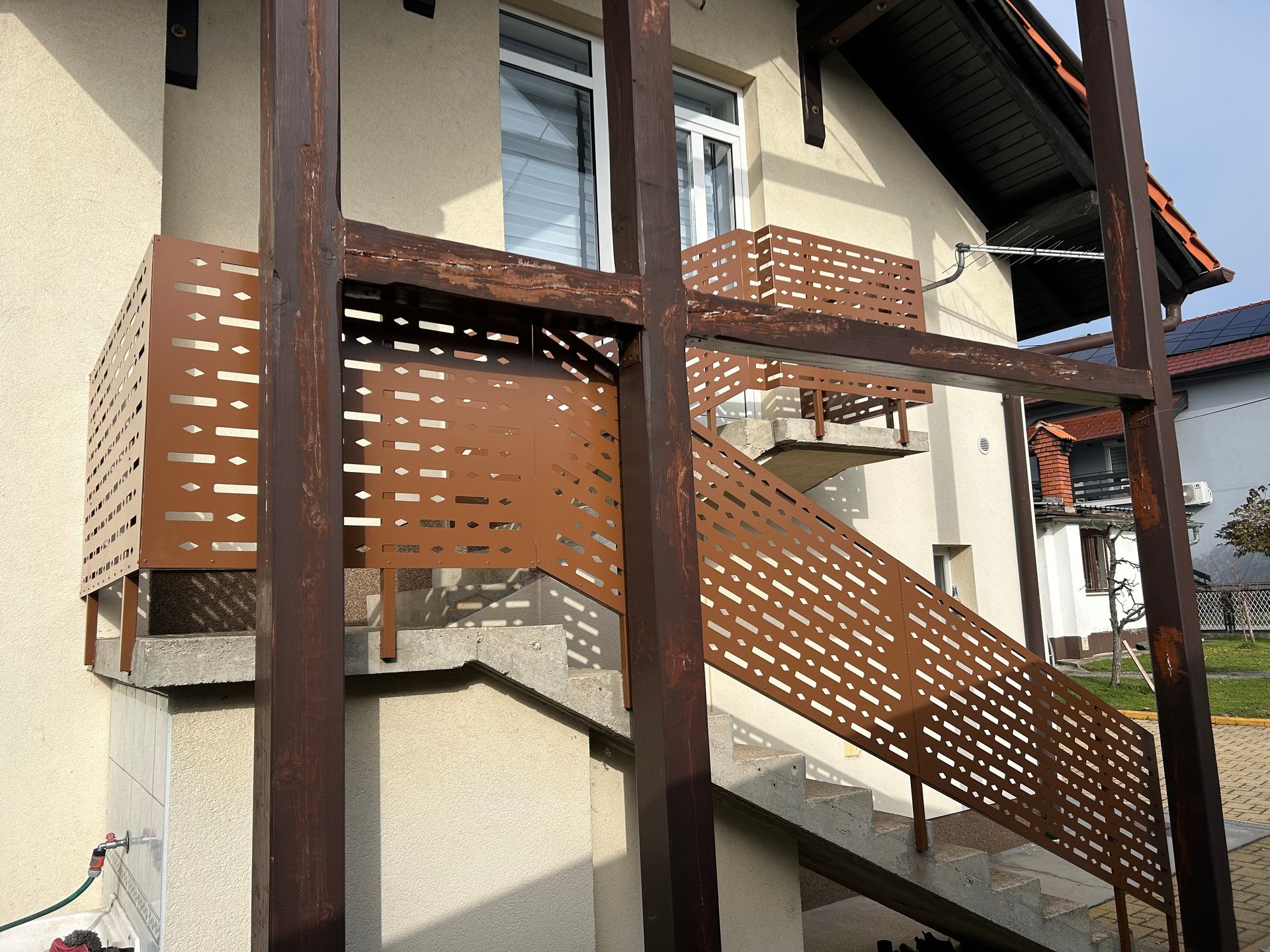 Panelna plastificirana ograda s uzorkom