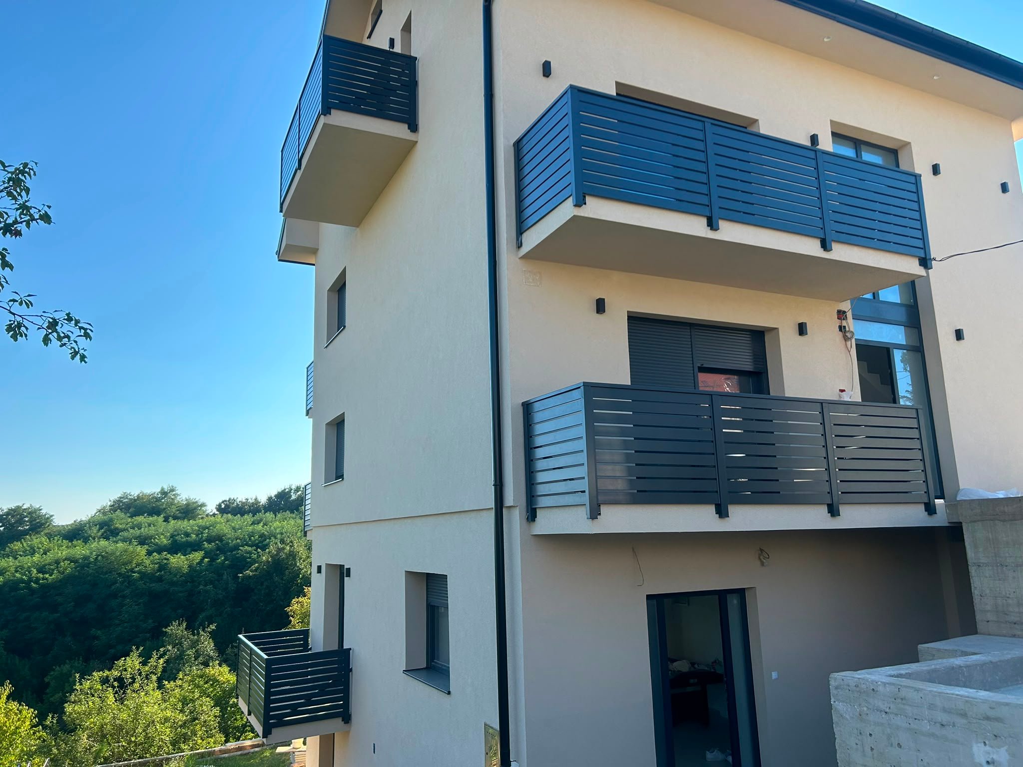 Balkonska aluminijska ograda