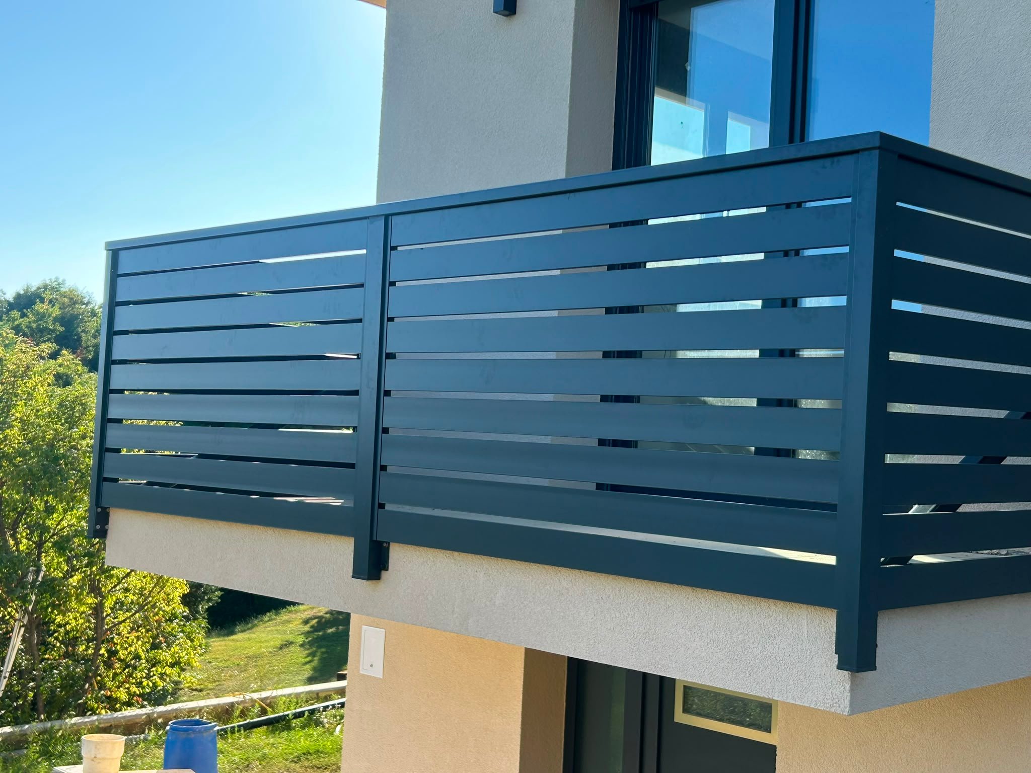 Balkonska aluminijska ograda