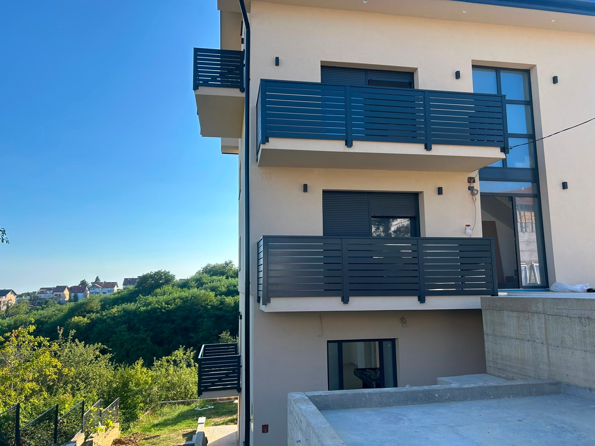 Balkonska aluminijska ograda